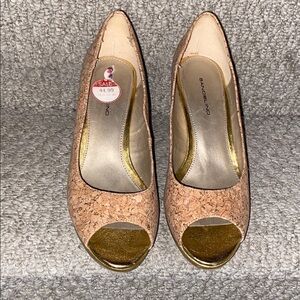 Bandolino Women's Gold and Cork Peep Toe Heels